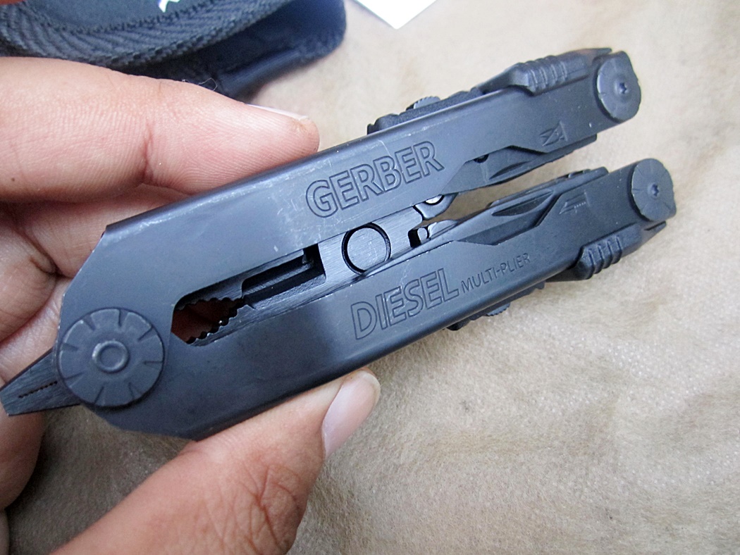 Gerber Diesel 14-in-1 Multi-Tool in Black with Sheath