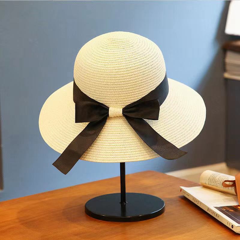 หมวกปีกกว้างสีครีมแต่งโบว์ หมวกปีกว้างใส่เที่ยวทะเลสวยๆ หมวกสานกันแดด