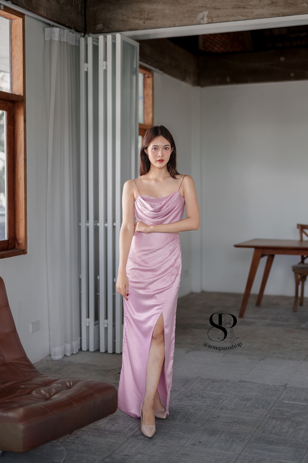 ชุดออกงานสีชมพู สายเดี่ยว คอถ่วง เรียบหรูดูแพงสวยหรูดูดี ใส่ออกงานราตรี งานแต่งงานกลางคืน ชุดงานประกวด งานรับรางวัล