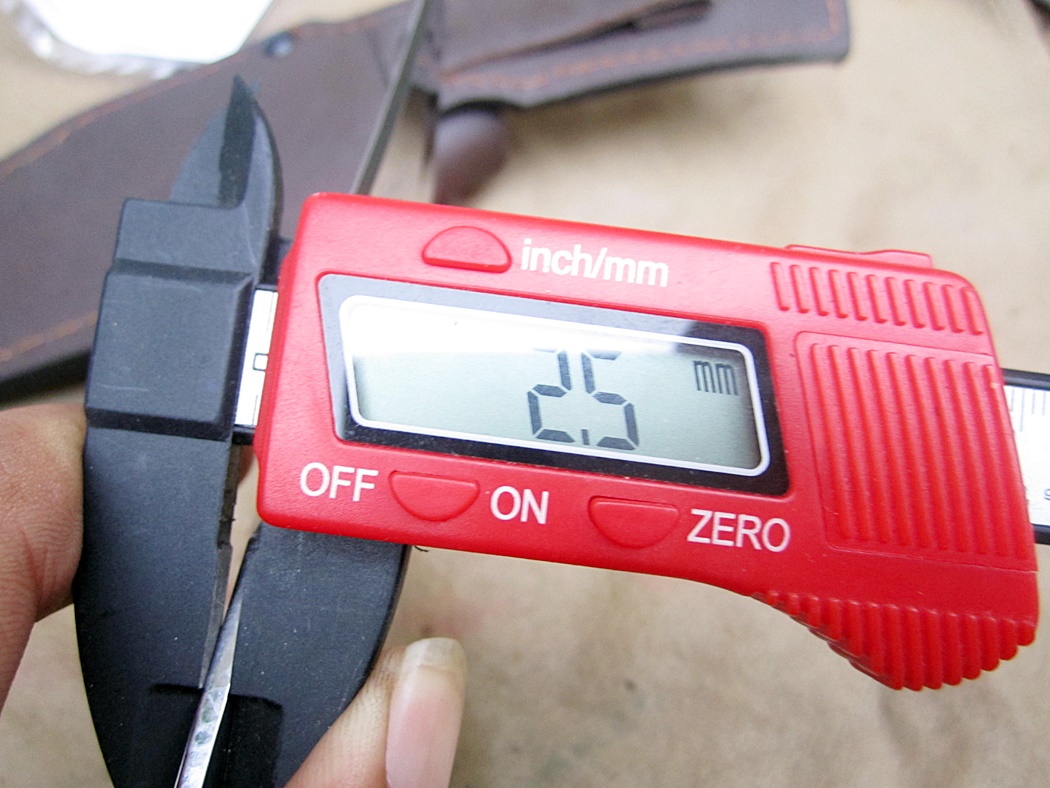 มีดรัสเซีย (R1)