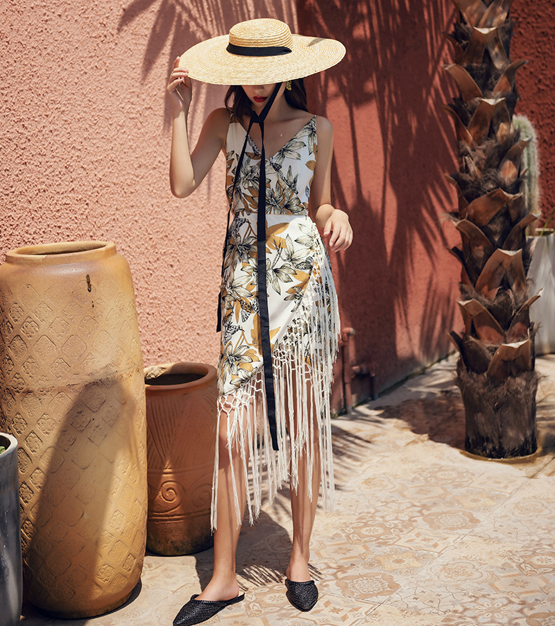 ชุดเดรสยาวสีขาวลายโบฮีเมียน แฟชั่นชุดเที่ยวทะเล ชุดไปทะเล เดินเล่นถ่ายรูปริมชายหาด