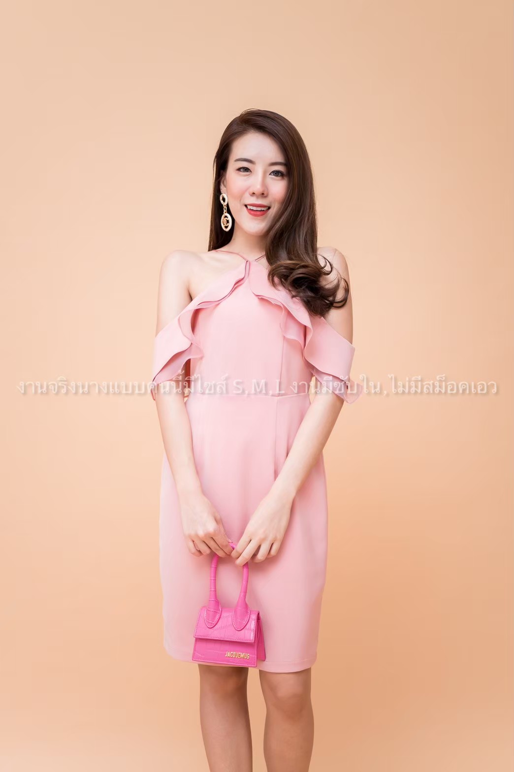 ชุดเดรสออกงานสีชมพู สายเดี่ยวแต่งระบาย แนวสวยน่ารัก