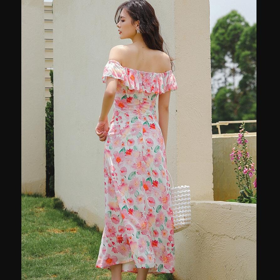 ชุดเดรสยาวลายดอกไม้สีชมพู เปิดไหล่ แฟชั่นชุดใส่เที่ยวทะเล ไอเดียชุดแต่งตัวไปเที่ยวทะเล ใครมีแพลนไปทะเลแต่ยังไม่ได้หาชุดต้องดู สำเนา