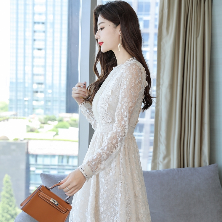 ชุดเดรสสั้นสีครีม ผ้าลูกไม้ แนวเรียบร้อย สวยหวาน น่ารักๆ