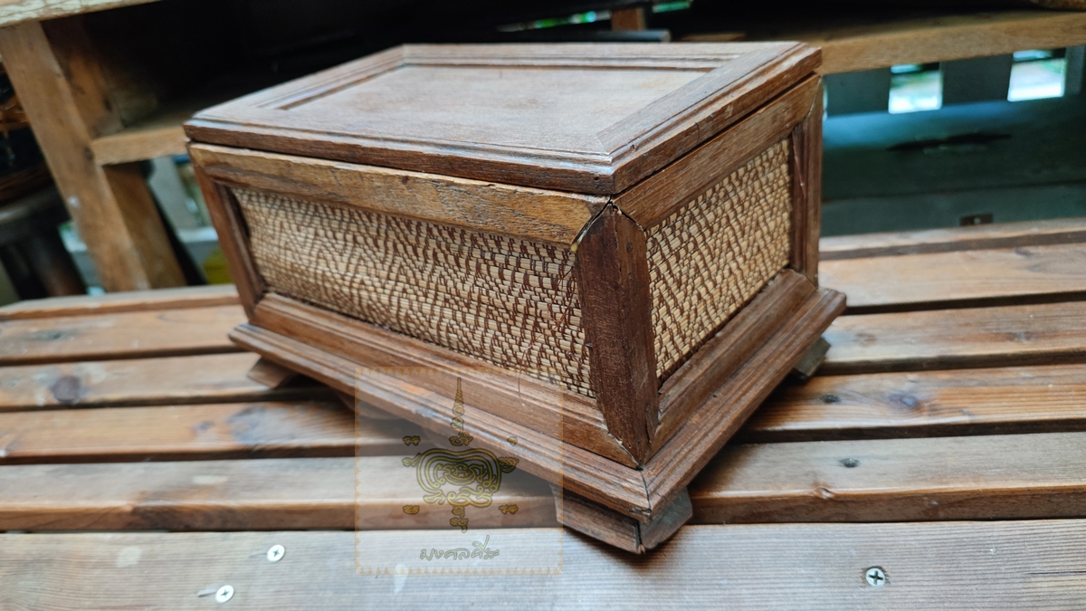 กล่องไม้เก่า ไม้ไผ่ถักลาย
