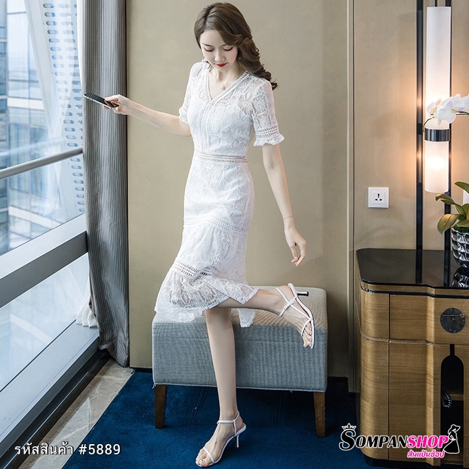 ชุดเดรสลูกไม้สีขาว ทรงเข้ารูป แขนสั้น แบบสวย สุภาพ ดูดี ใส่ทำงาน ใส่ไปงานแต่งเช้า