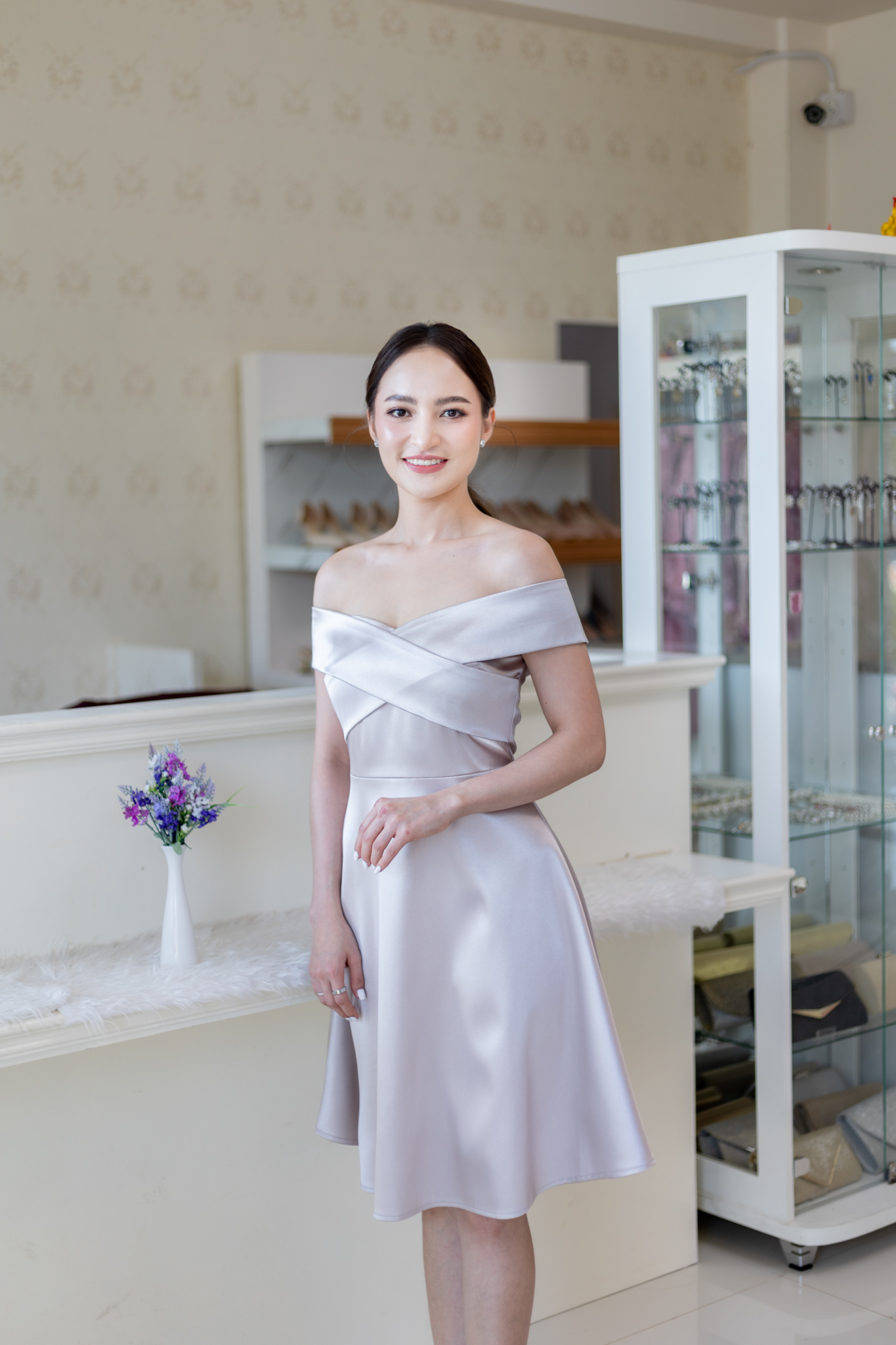 ชุดไปงานแต่งสีเทา ปาดไหล่ปิดต้นแขนปาดไหล่ปิดต้นแขนพรางต้น แนวเรียบหรู สวย ดูดี ชุดออกงาน ชุดราตรี