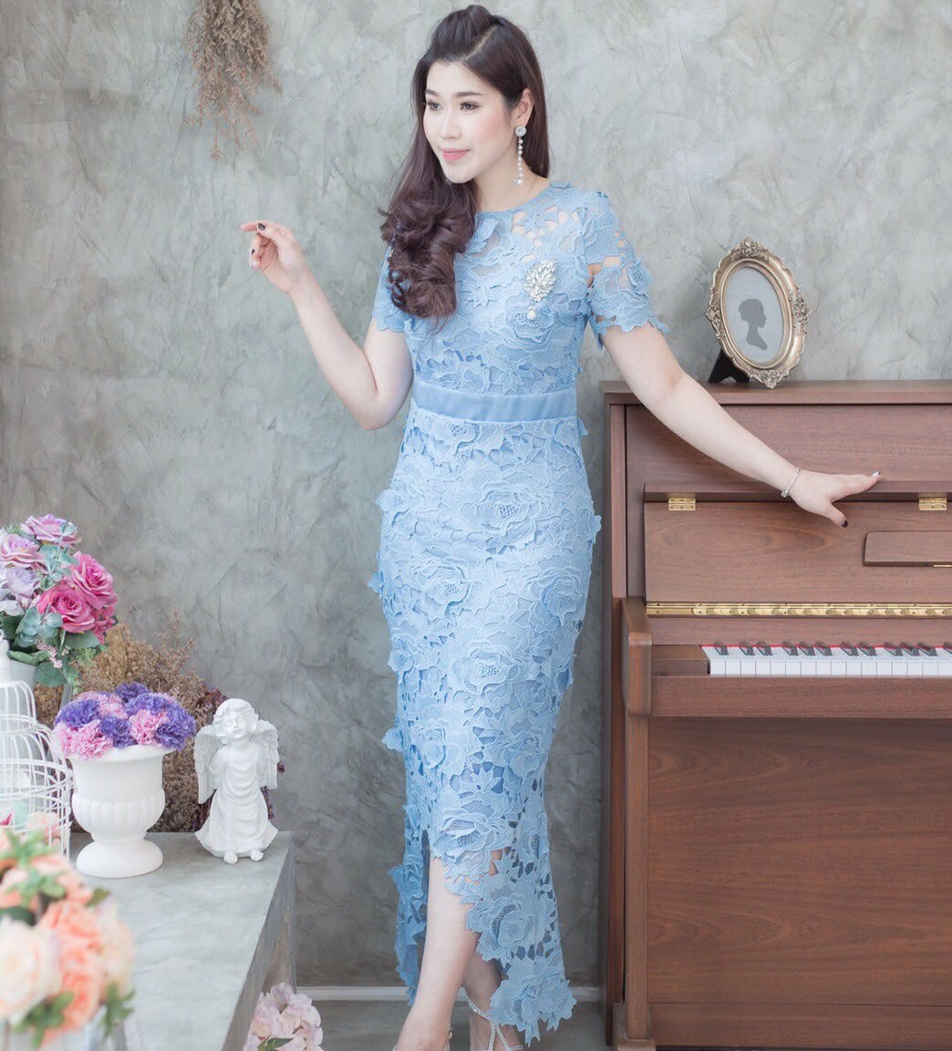ชุดเดรสออกงานสีฟ้า ผ้าลูกไม้ เข้ารูป เรียบหรู สวยสง่า ดูดี