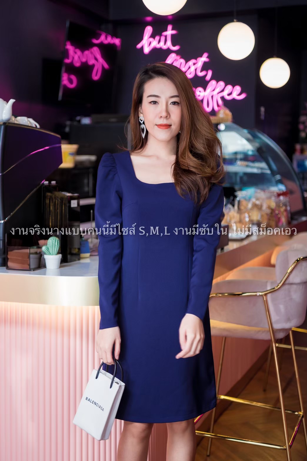 ชุดเดรสสั้นสีน้ำเงินกรมท่า แขนยาว แนวเรียบๆ สวยใส่ดูดี ใส่ทำงานได้ ใส่ไปงานกลางวันได้