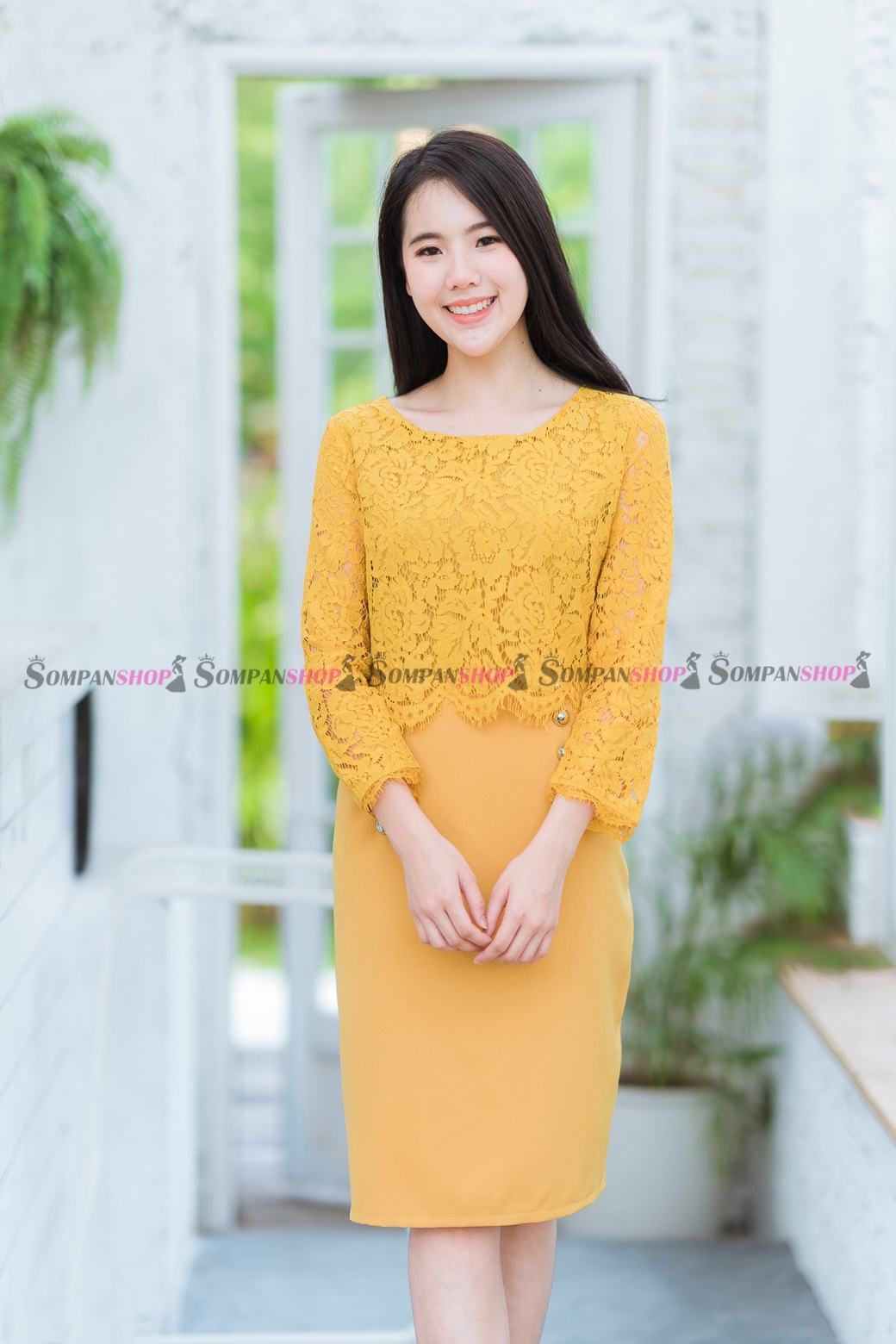 ชุดเดรสสีเหลือง ทรงเอเข้ารูป แต่งลูกไม้ แนวเรียบร้อย ใส่ทำงาน