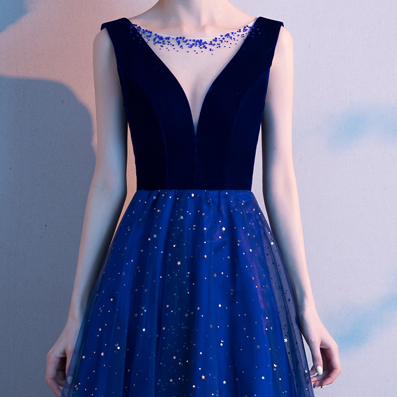 ชุดราตรี ชุดออกงาน ชุดไปงานแต่งงานสีน้ำเงิน คอวี แขนกุด กระโปรงทรงบานสไตล์เจ้าหญิง แนวเรียบหรู สวย น่ารัก