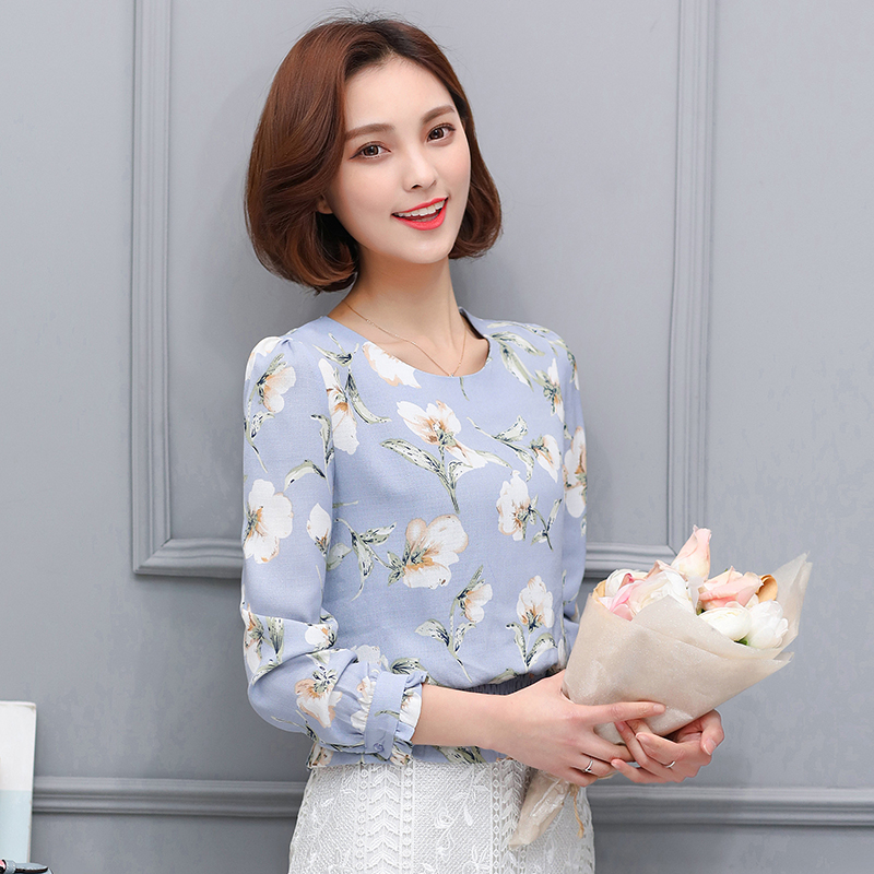 เสื้อลายดอกไม้สีฟ้า แขนยาว เอวจั๊ม แนวเรียบร้อย สวยหวาน ดูดี