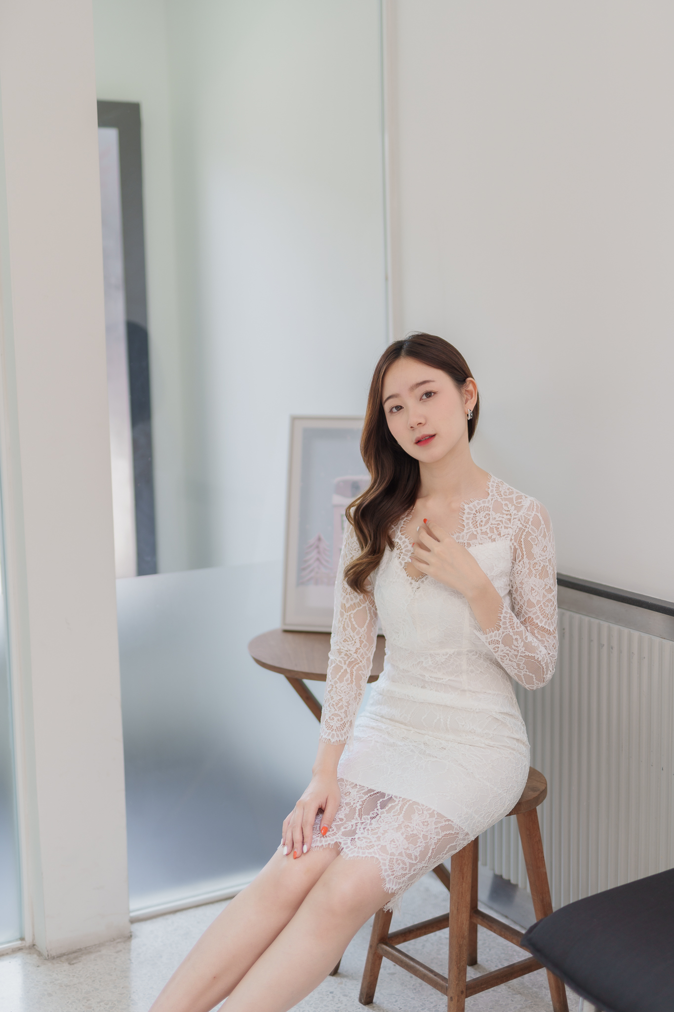 ชุดเดรสลูกไม้สีขาว เรียบหรู สวยดูดี ใส่ออกงาน ชุดไปงานแต่ง ชุดงานหมั้น ชุดมินิมอล