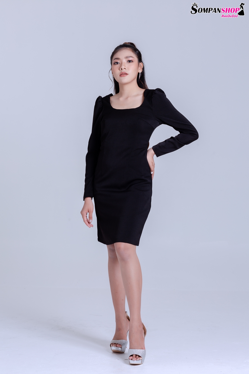 ชุดเดรสสั้นสีดำ เดรสทรงตรง แขนยาว แนวเรียบๆ สวยใส่ดูดี ใส่ทำงานได้ ใส่ไปงานกลางวันได้