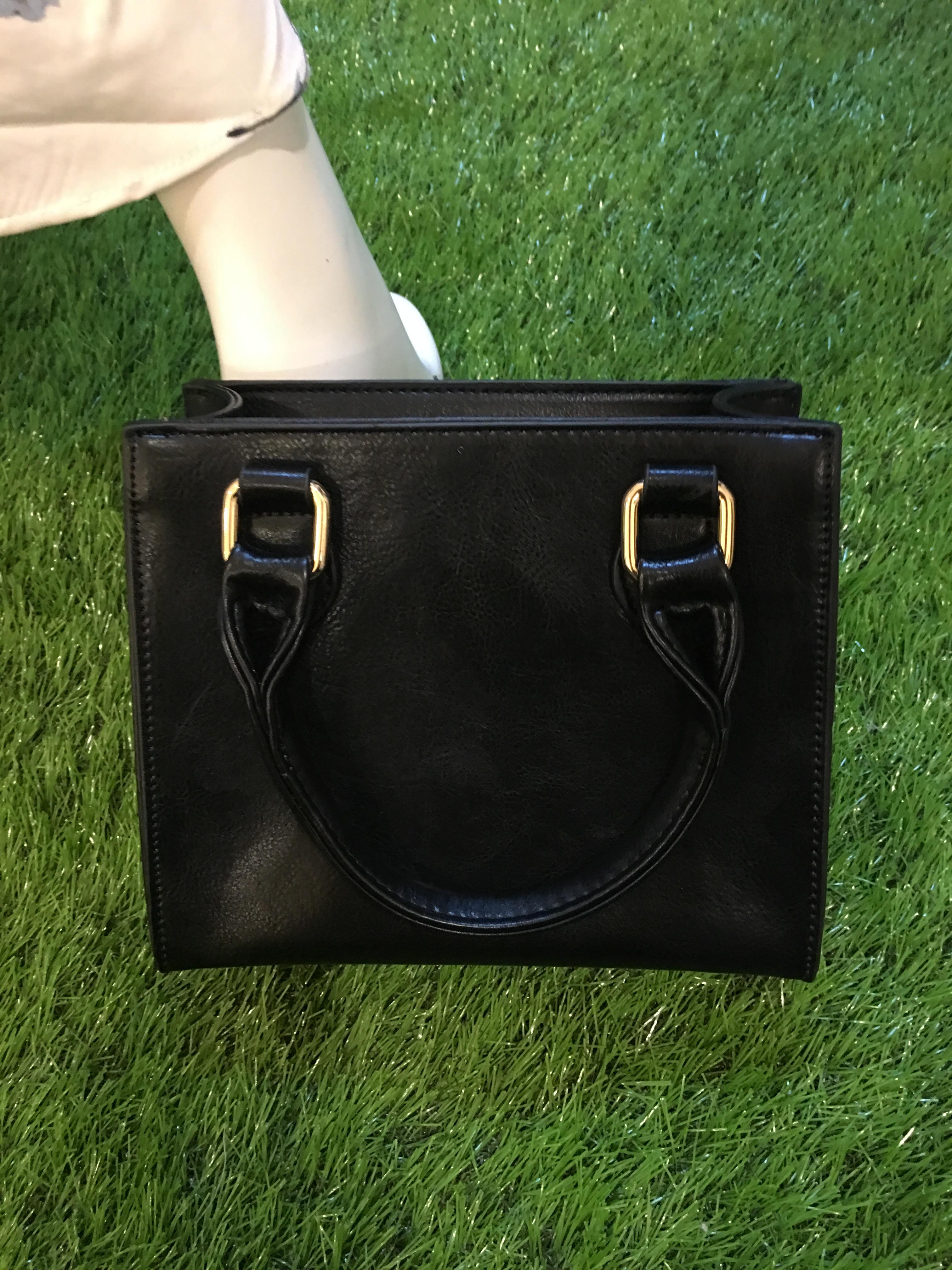 กระเป๋าถือ/สะพายข้างสีดำ ทรงสี่เหลี่ยมสูง สวยเก๋ สไตล์วินเทจ