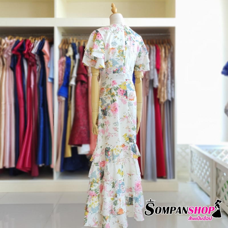 ชุดเดรสยาวสีขาวลายดอกไม้ แต่งระบายสวยเก๋ น่ารักๆ
