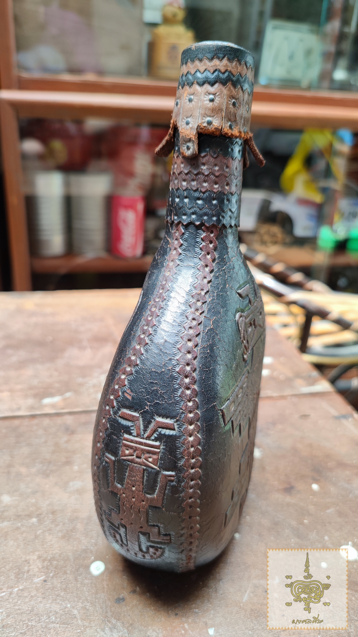 ขวดห่อด้วยหนังแกะลาย มายา อินคา เอสเทค จากโคลัมเบีย ขนาดใหญ่