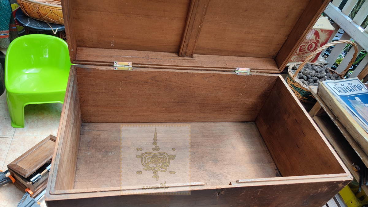 หีบไม้สักเก่า 2