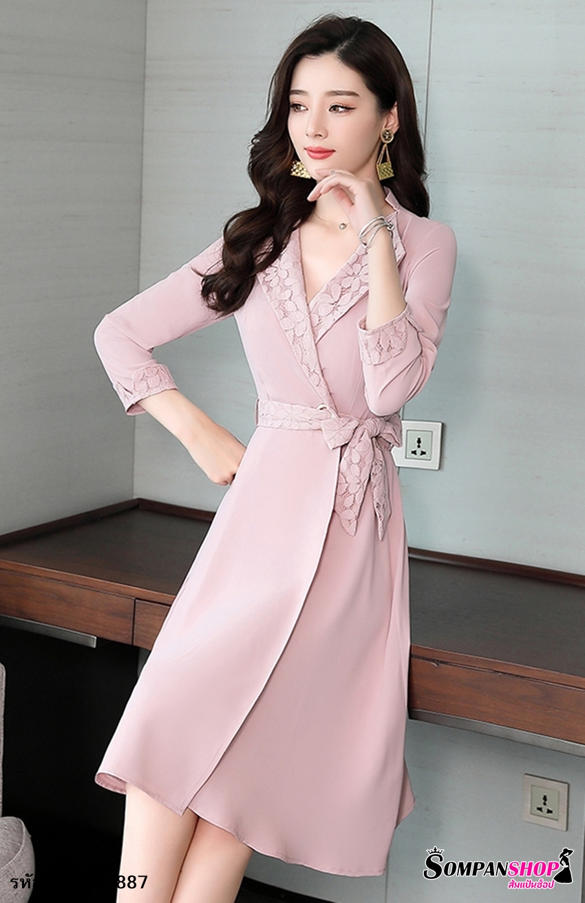 ชุดเดรสสั้นสีชมพู คอปก แขนยาว กระโปรงคลุมเข่า แนวเรียบร้อย สวยใส่ดูดี ใส่ทำงานได้