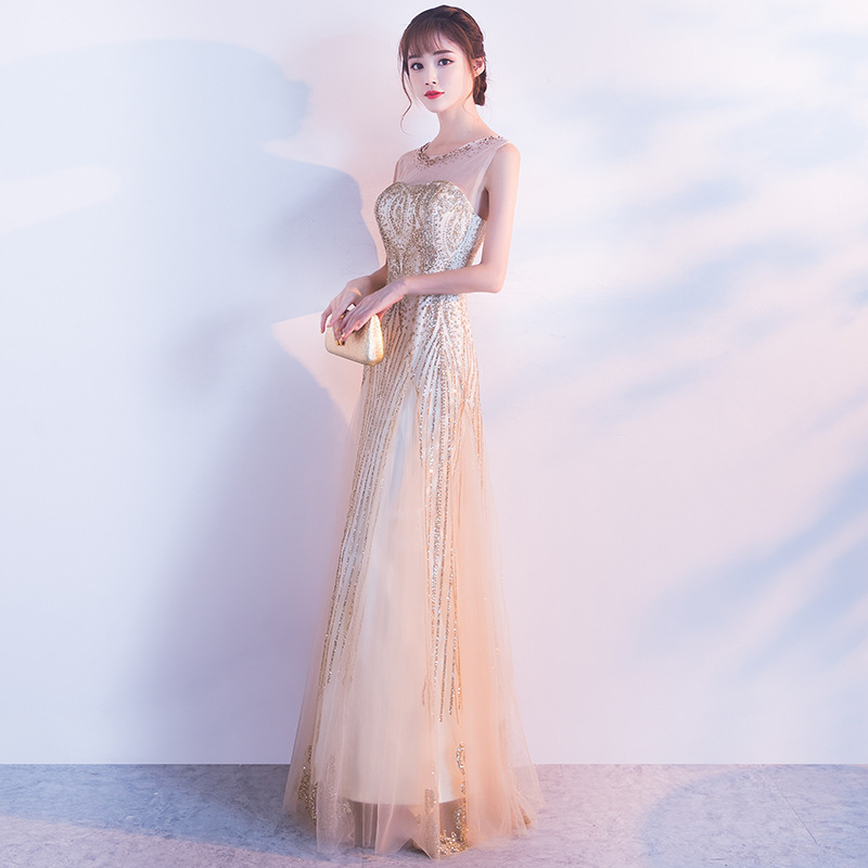 ชุดราตรี ชุดออกงาน ชุดไปงานแต่งงานสีทอง แขนกุด ผ้ากากเพชร แนวเรียบหรู สวยหรูดูแพง