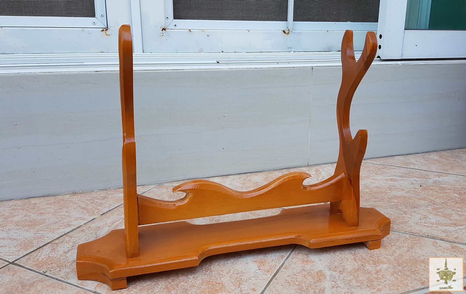 ขาตั้งดาบ 2 เล่ม