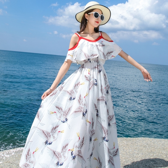 ชุดเที่ยวทะเลสีขาวลายนก