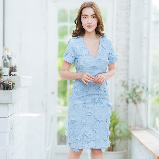 ชุดเดรสสั้นลูกไม้ดอกนูน เดรสทรงสอบ เรียบหรู สวยหวาน ( สี : ชมพู,ฟ้า,แดง )