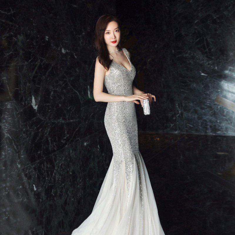 ชุดราตรี ชุดออกงาน ชุดไปงานแต่งงานสีเทาเงิน แขนกุดทรงหางปลา ผ้ากากเพชร สวยหรูแพง งานอลัง