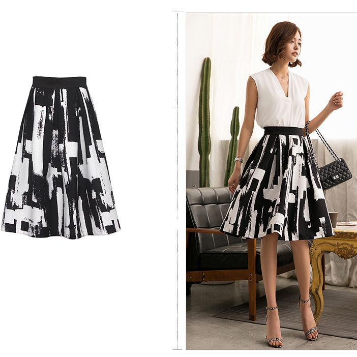 กระโปรงสั้นสีดำ พิมพ์ลายสวยๆ ทรงบาน