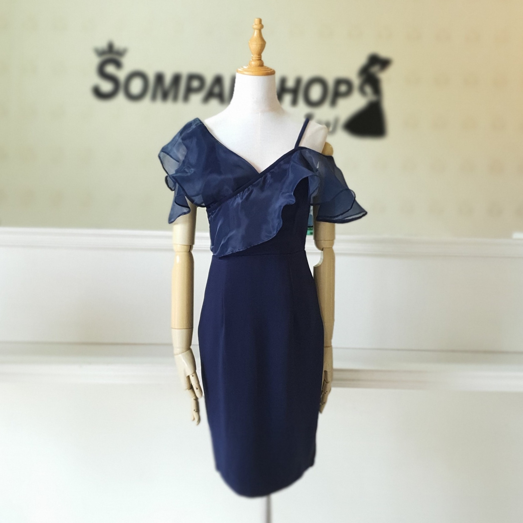 ชุดไปงานแต่งงานสีน้ำเงินกรมท่า เดรสสั้นแต่งระบายผ้าไหมแก้ว แบบน่ารัก สวยๆ เรียบหรูดูแพง ชุดราตรี ชุดไปงานแต่งงาน ชุดออกงาน