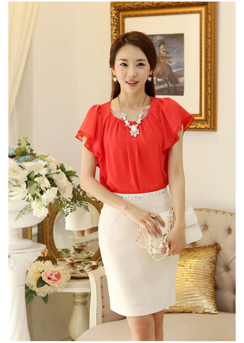 กระโปรงสั้นสีขาว ทรงเอเข้ารูป เอวแต่งคริสตรัลสวยๆ