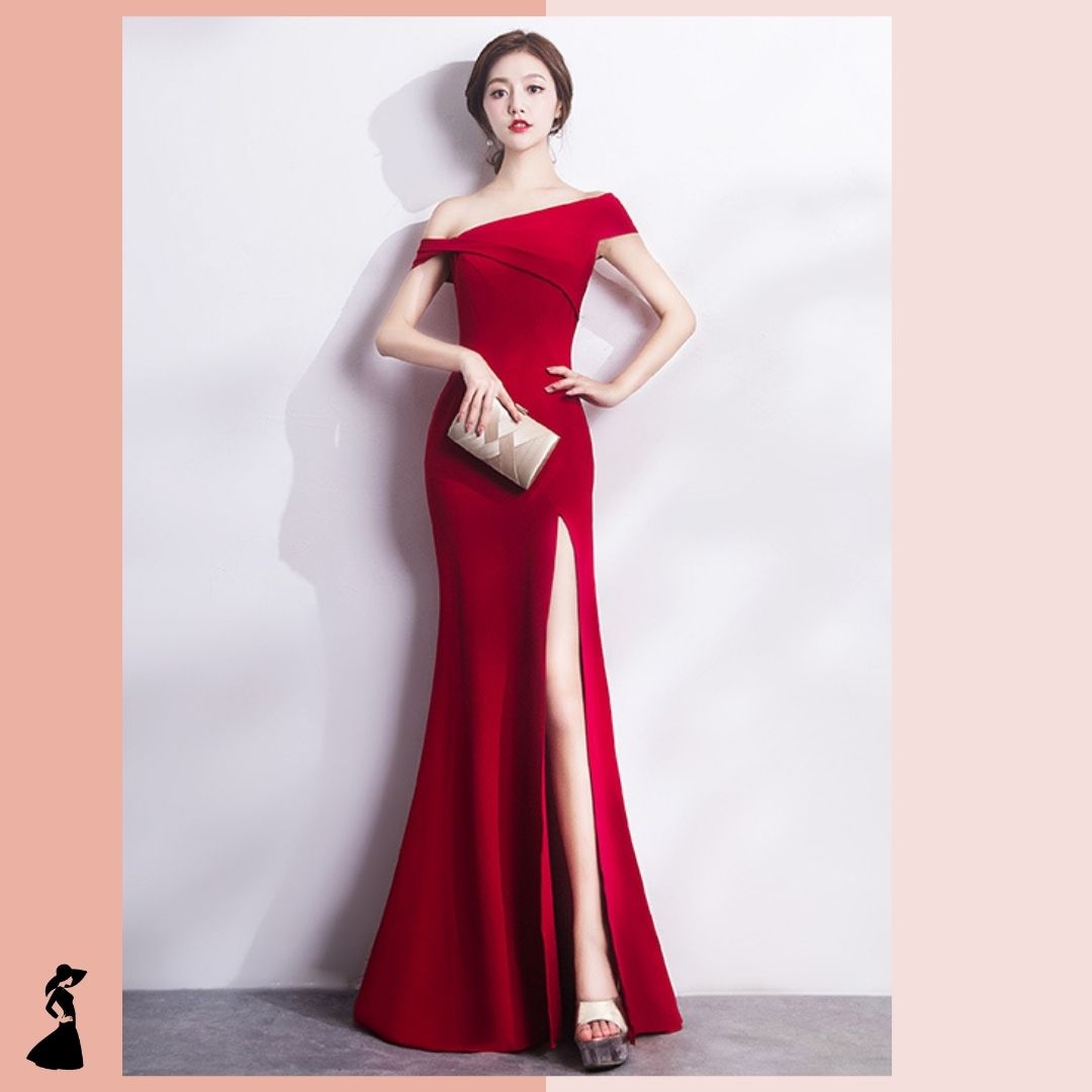 ชุดราตรี ชุดออกงาน ชุดไปงานแต่งงานสีแดง เดรสยาวทรงเปิดไหล่ แนวเรียบหรู สวยหรู ดูดี