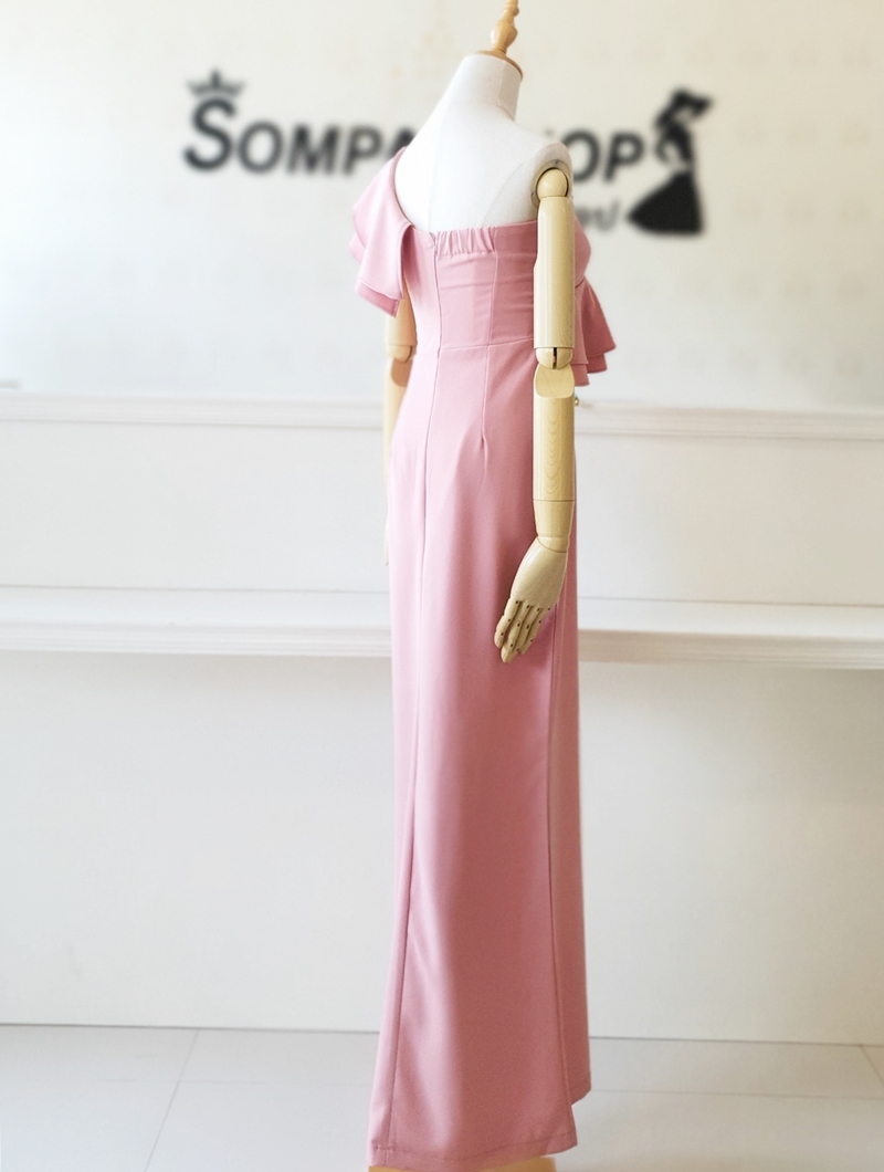 ชุดไปงานแต่งงานสีชมพู เดรสยาวไหล่เฉียงระบาย แบบสวยๆ เรียบหรูดูแพง ชุดราตรี ชุดไปงานแต่งงาน ชุดออกงาน