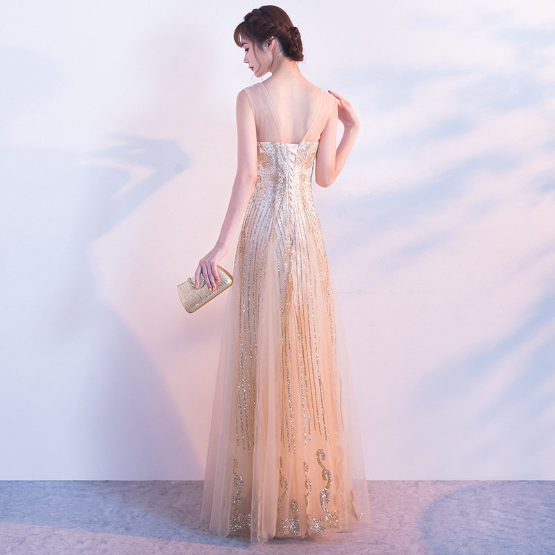 ชุดราตรี ชุดออกงาน ชุดไปงานแต่งงานสีทอง แขนกุด ผ้ากากเพชร แนวเรียบหรู สวยหรูดูแพง