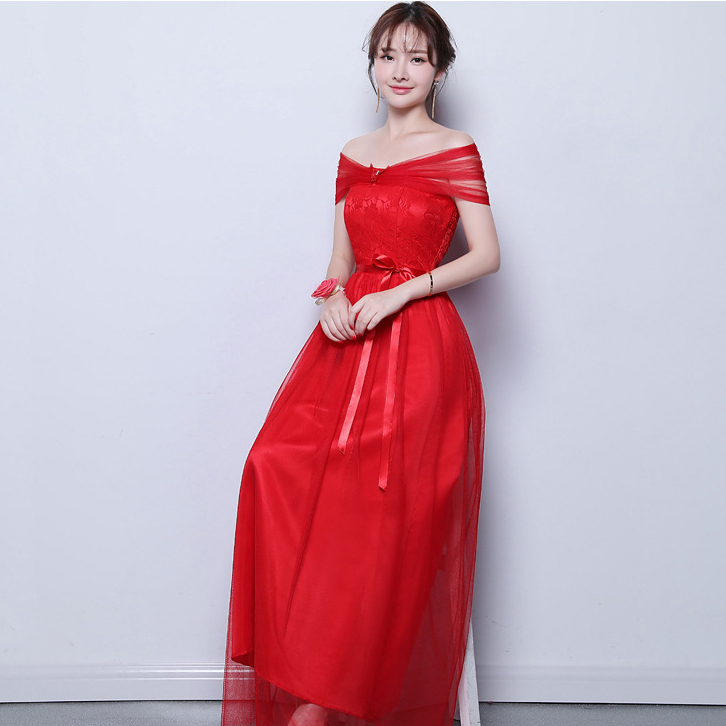 ชุดราตรียาวสีแดง เปิดไหล่ผูกโบว์หลังน่ารักๆ กระโปรงยาวทรงบาน