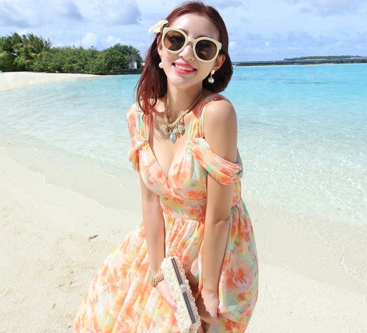 ชุดเดรสเที่ยวทะเลลายดอกไม้โทนสีเขียวส้ม เว้าไหล่ คอวีลึก เซ็กซี่ กระโปรงยาวทรงบาน