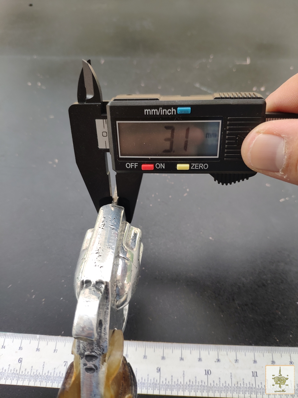 มีดปืน ด้ามเขาควายเผือก