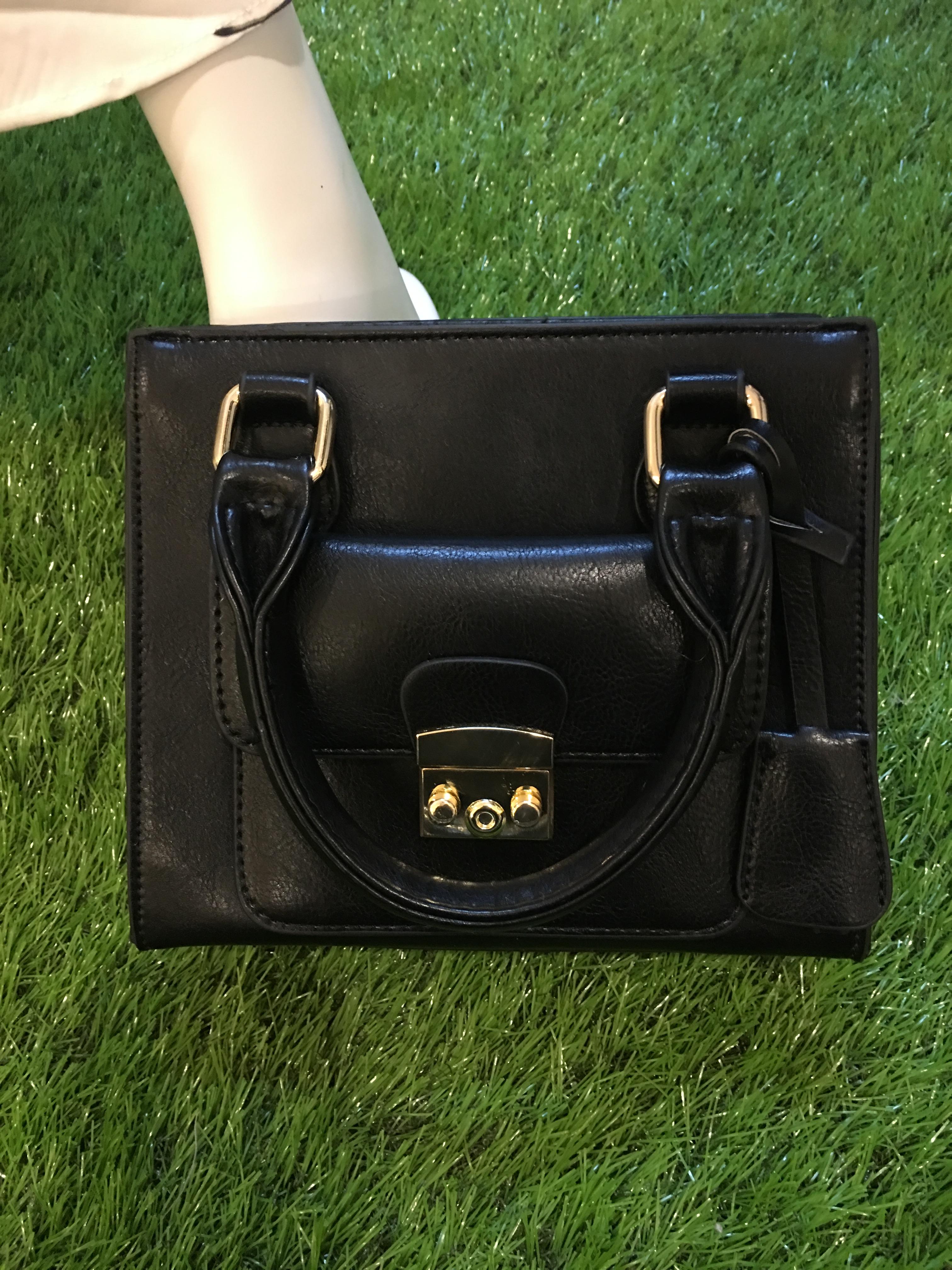 กระเป๋าถือ/สะพายข้างสีดำ ทรงสี่เหลี่ยมสูง สวยเก๋ สไตล์วินเทจ