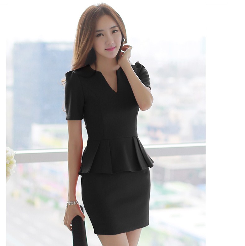 ชุดเดรสสั้นสีดำ เข้ารูป คอวี แขนสั้น เอวแต่งระบายปิดสะโพก ลุคสวยน่ารัก ดูดี ใส่ทำงานได้