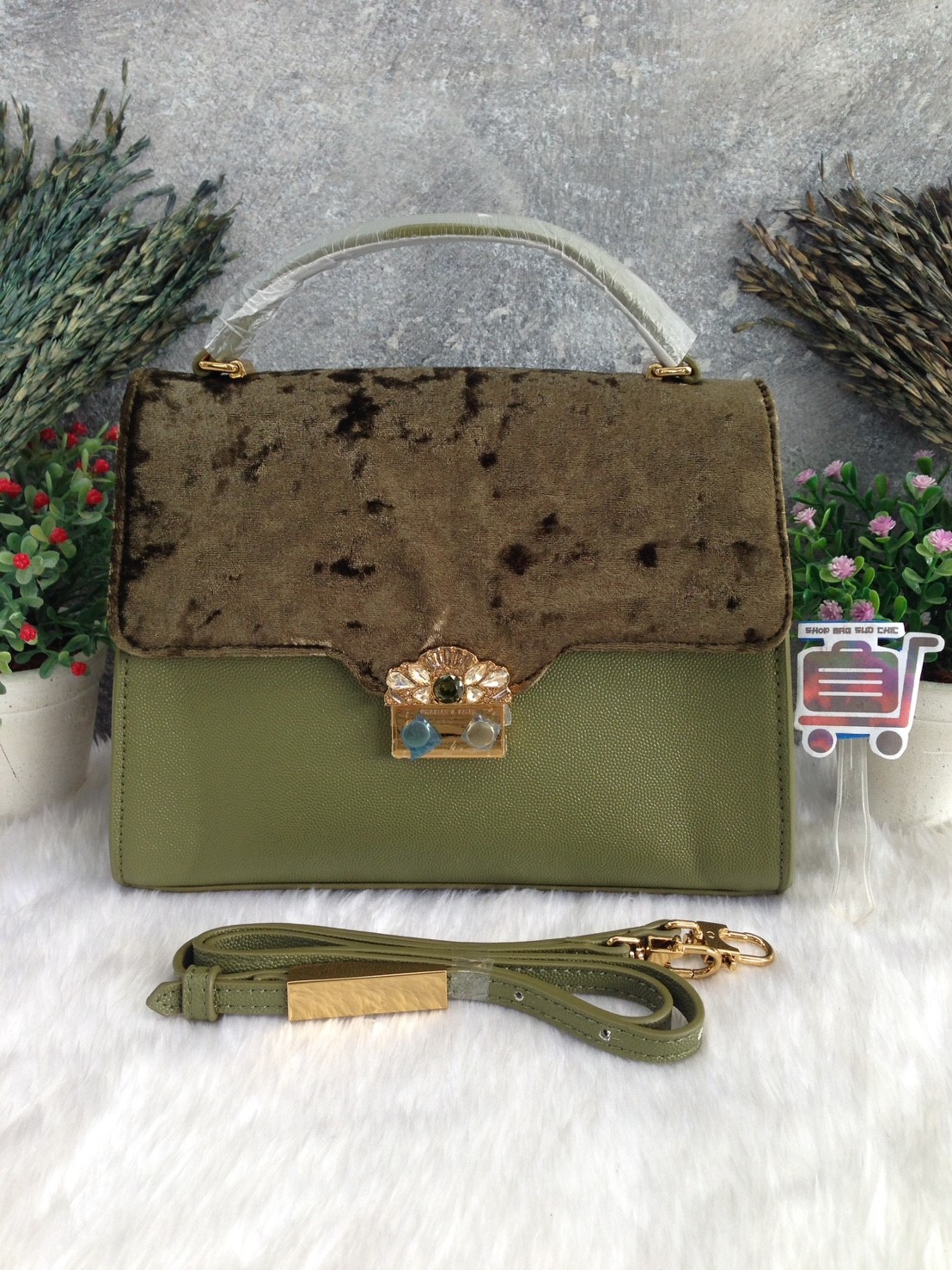Sale ‼️ ต่ำกว่าทุน CHARLES & KEIH EMBELLISHED BUCKLE CROSSBODY BAG 2018