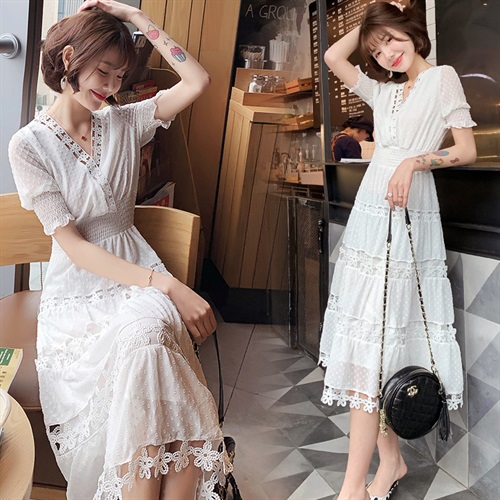 ชุดเดรสยาวสีขาว กระโปรงยาวคลุมเข่าฉลุลายสวยๆ ลุคเรียบๆ สวยดูดี