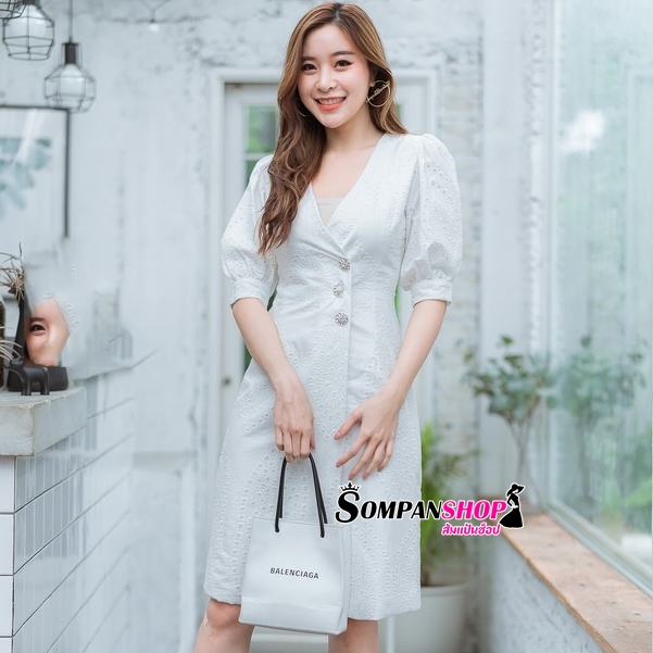 ชุดเดรสสั้นสีขาว ผ้าลูกไม้ฉลุ แนวสวยหวาน น่ารักๆ เรียบร้อย