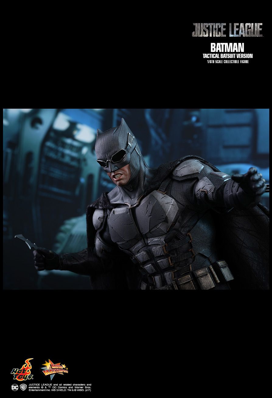HOT TOYS 1/6 BATMAN (TACTICAL BATSUIT VERSION)