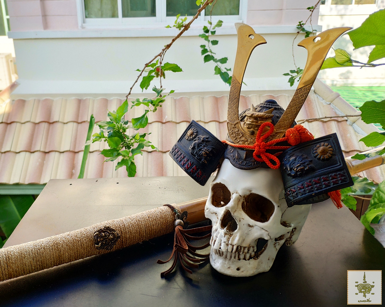 กะโหลกเรซิ่น สวมหมวกซามูไร