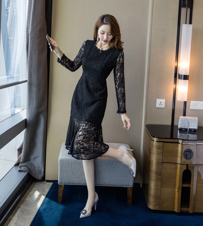 ชุดเดรสลูกไม้สีดำ