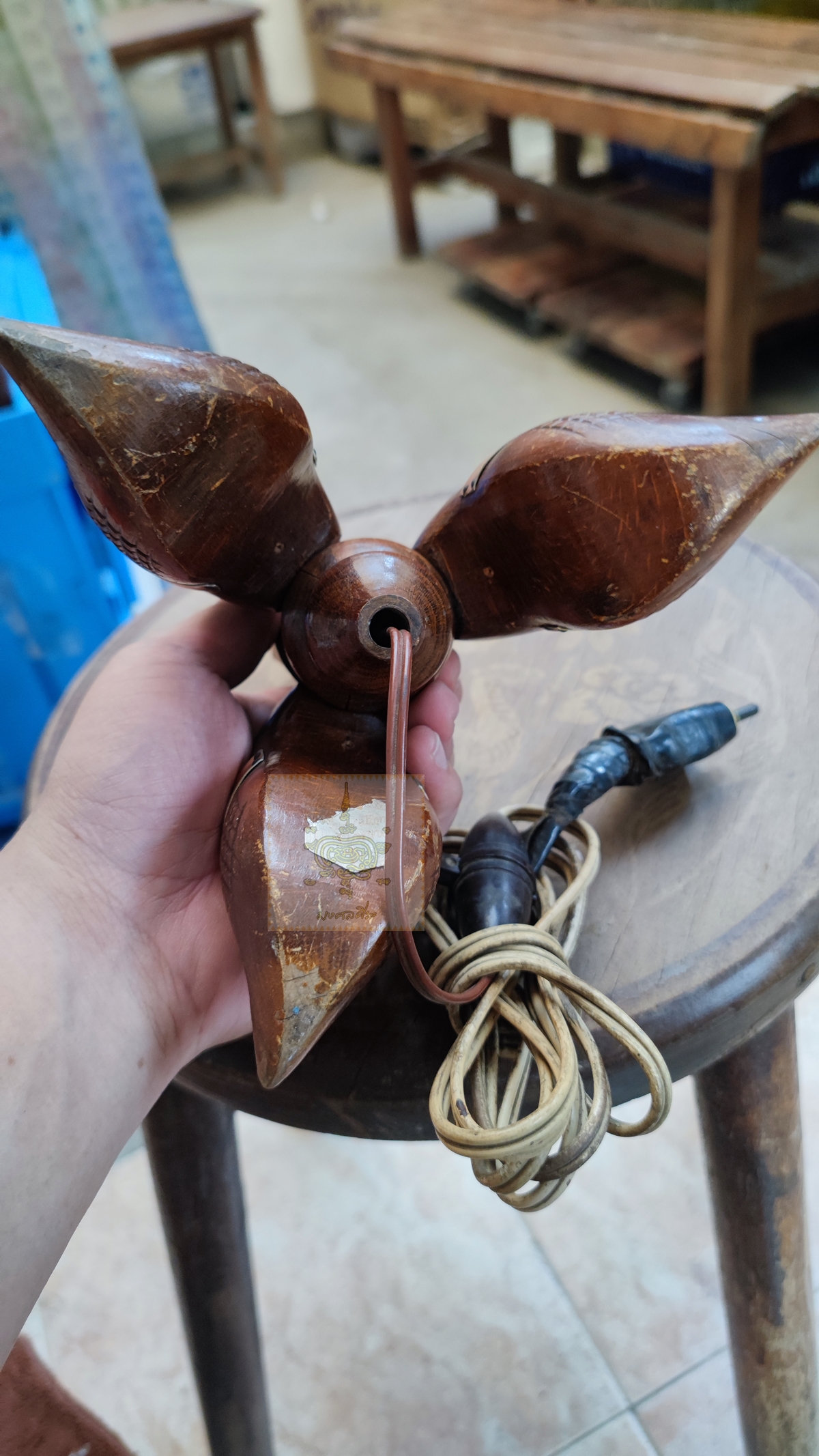 โคมไฟไม้แกะสลักรูปรองเท้า