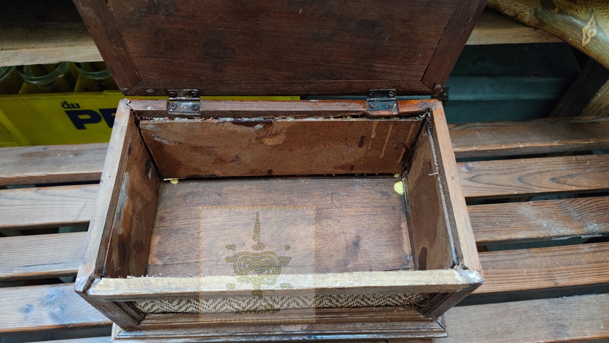 กล่องไม้เก่า ไม้ไผ่ถักลาย