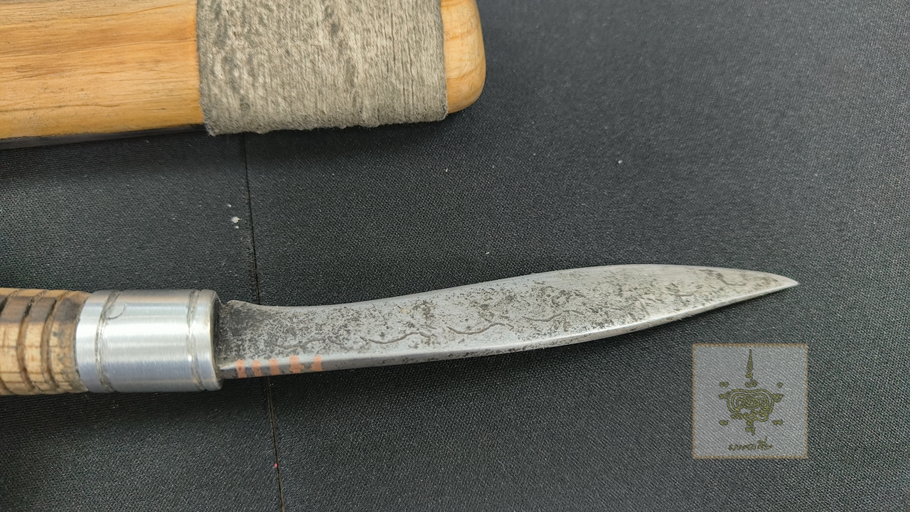 มีดหมอเก่าไม่ทราบที่ สันฝังตะกรุด