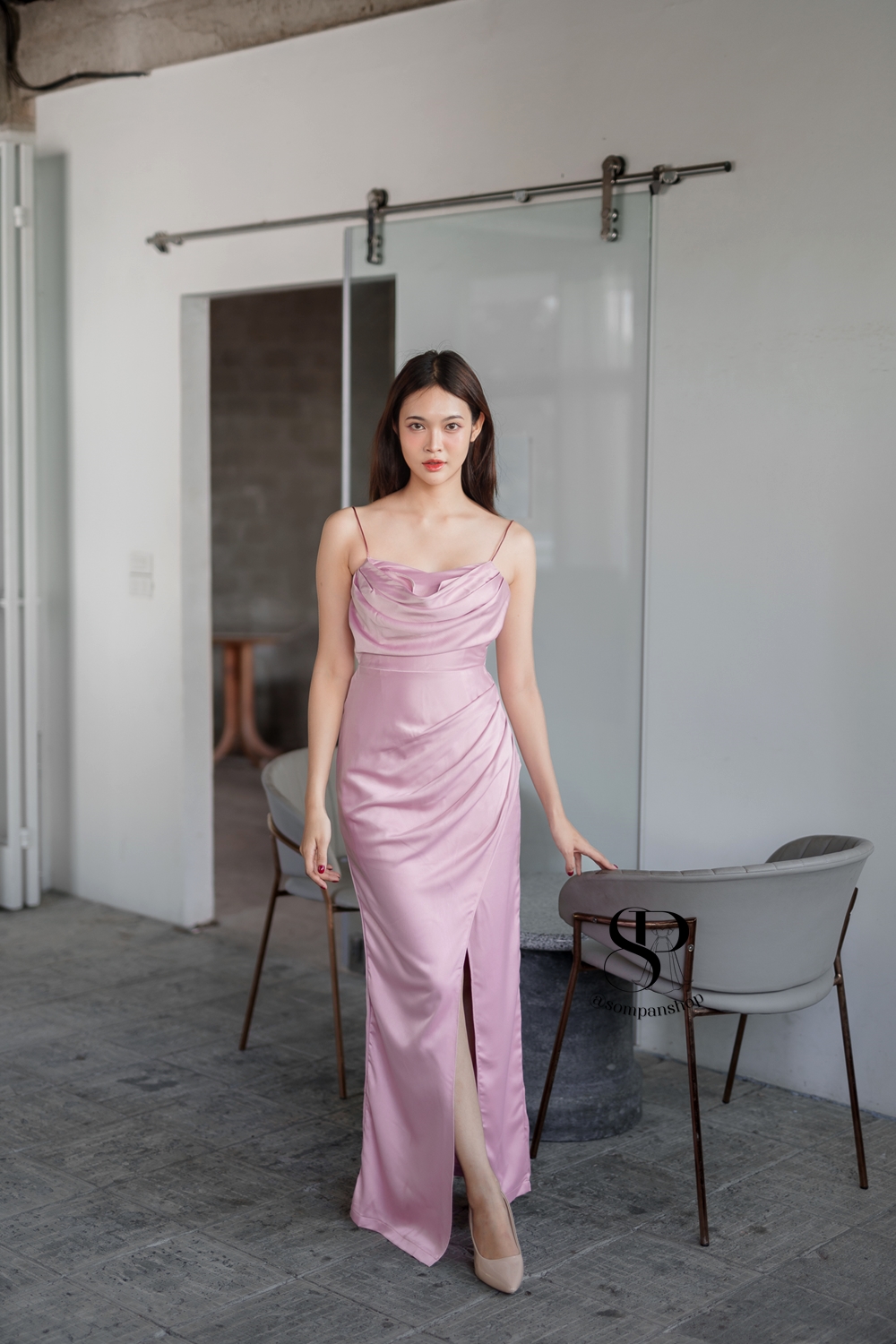 ชุดออกงานสีชมพู สายเดี่ยว คอถ่วง เรียบหรูดูแพงสวยหรูดูดี ใส่ออกงานราตรี งานแต่งงานกลางคืน ชุดงานประกวด งานรับรางวัล