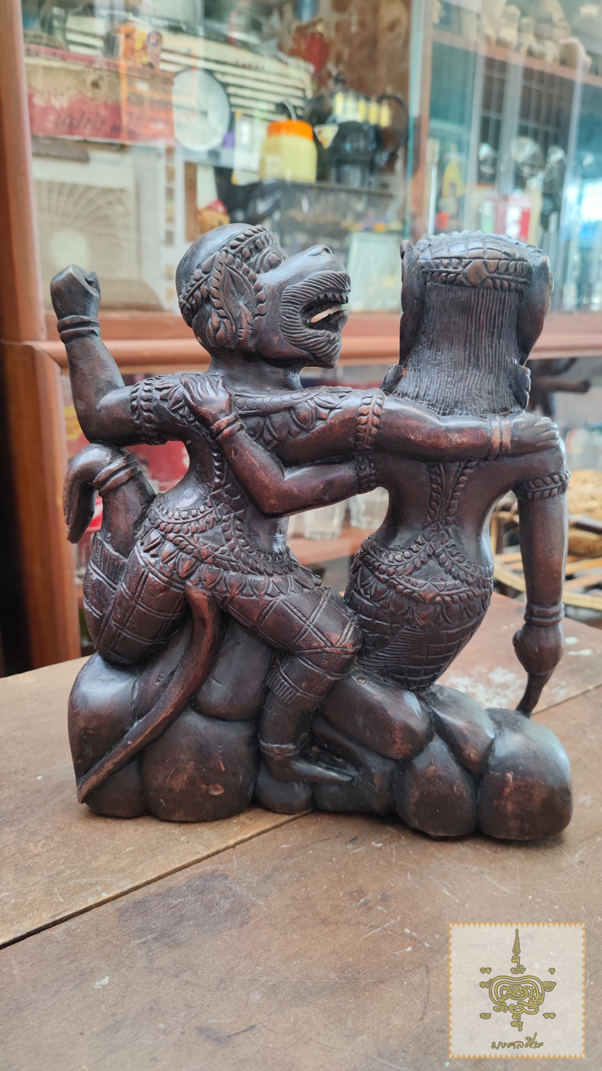 ไม้เนื้อแข็งแกะสลัก หนุมานเกี้ยวนางสุพรรณมัจฉา